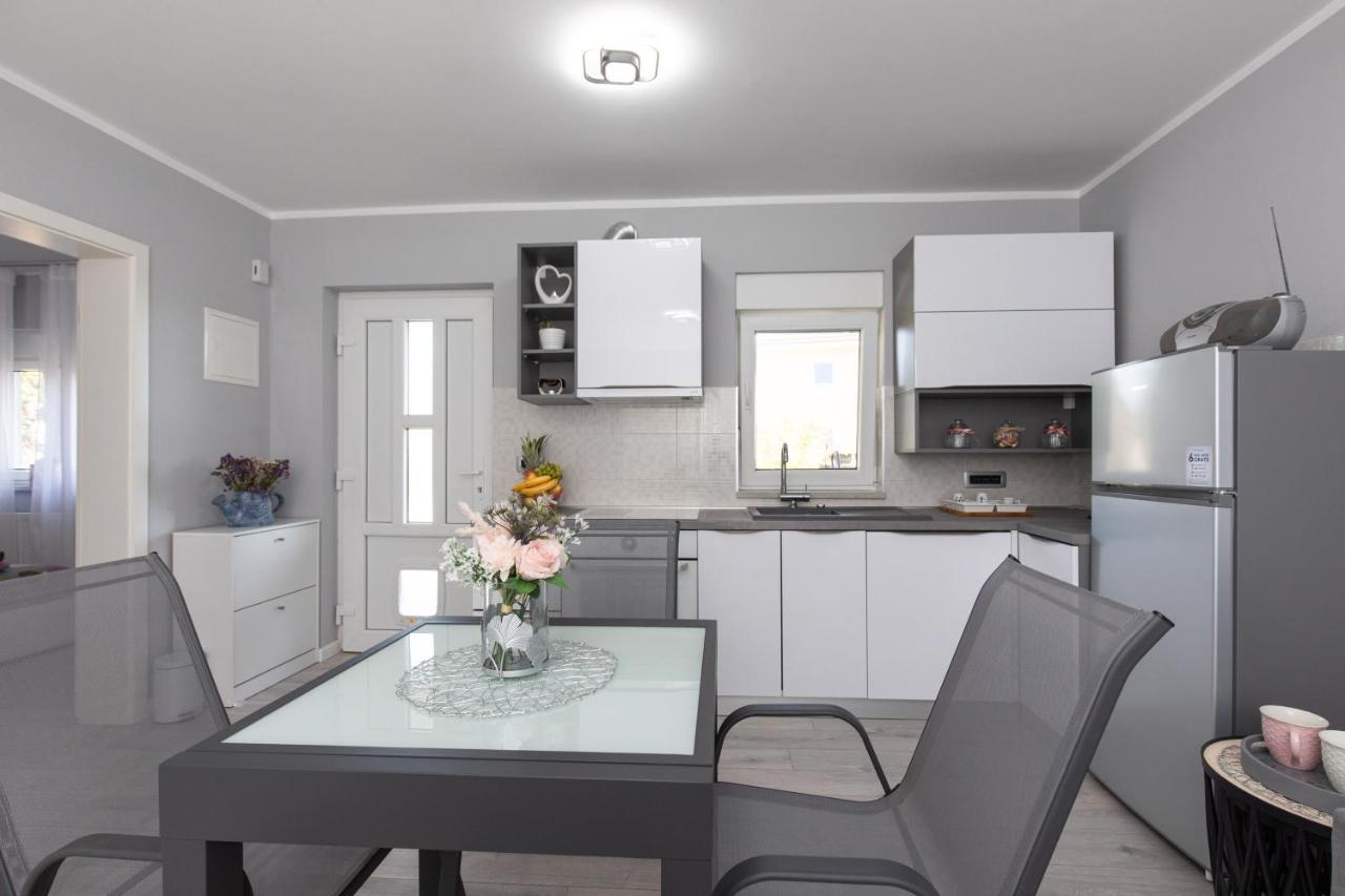 Apartment Odore Di Mare With Beautiful Garden Krk Town Extérieur photo